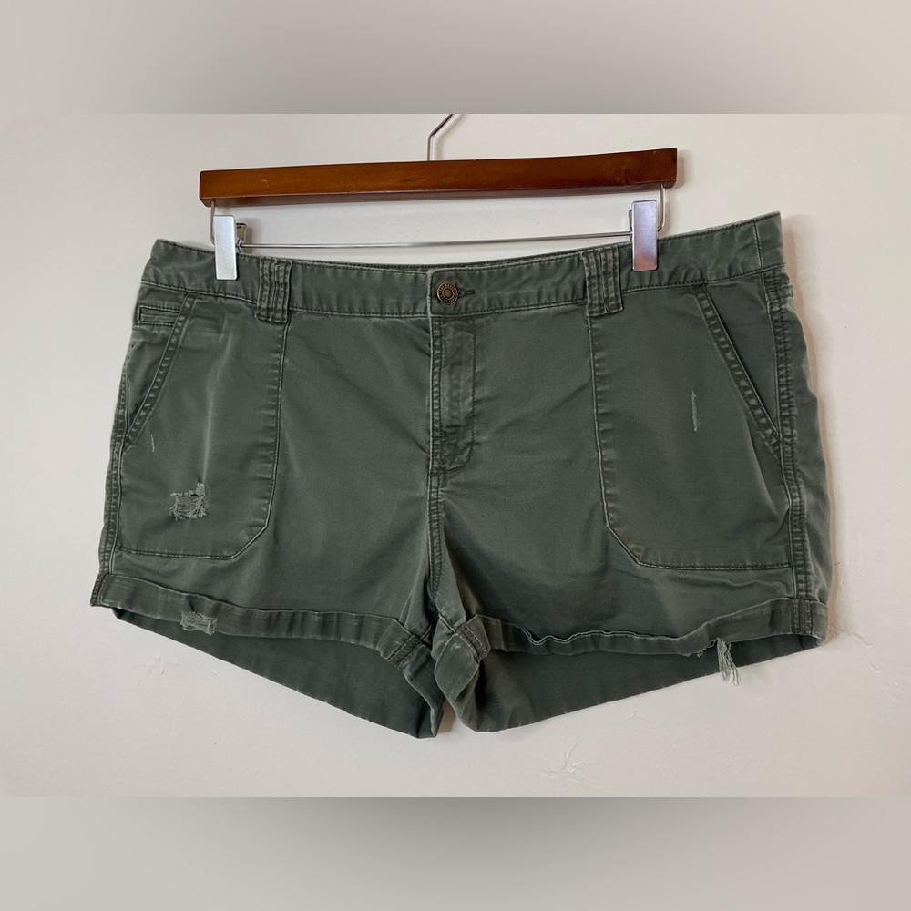 Mossimo Mid-rise shorts for women Size 16 Color Military Green.